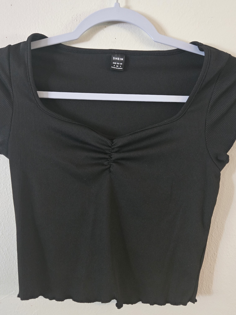 SHEIN Black Ribbed Short Sleeve Ruched Scoop Neck Top